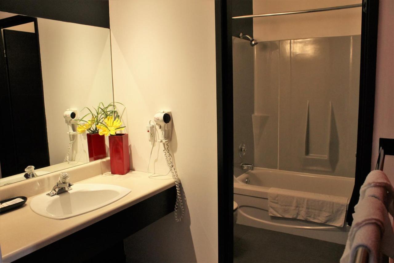 Motel Du Canton Valcourt 外观 照片