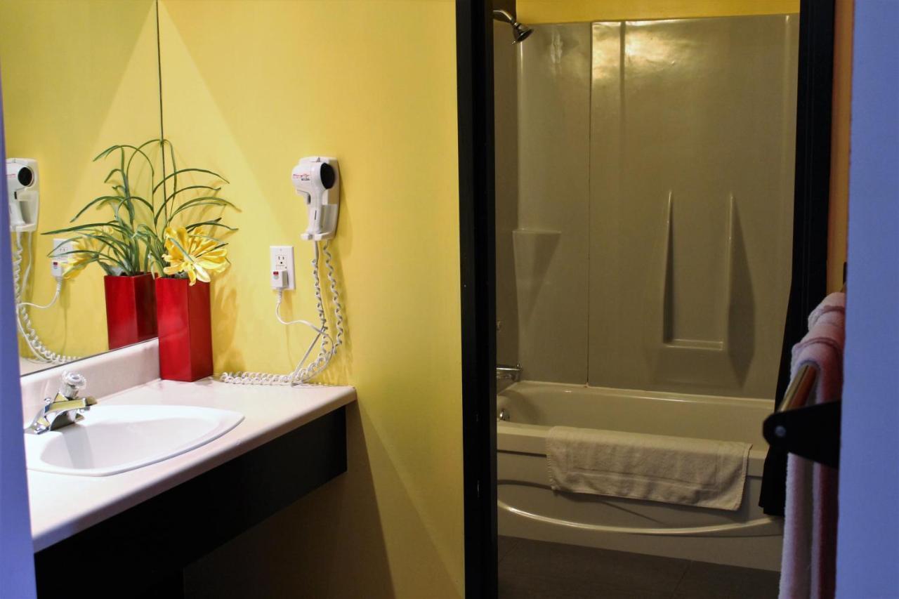 Motel Du Canton Valcourt 外观 照片