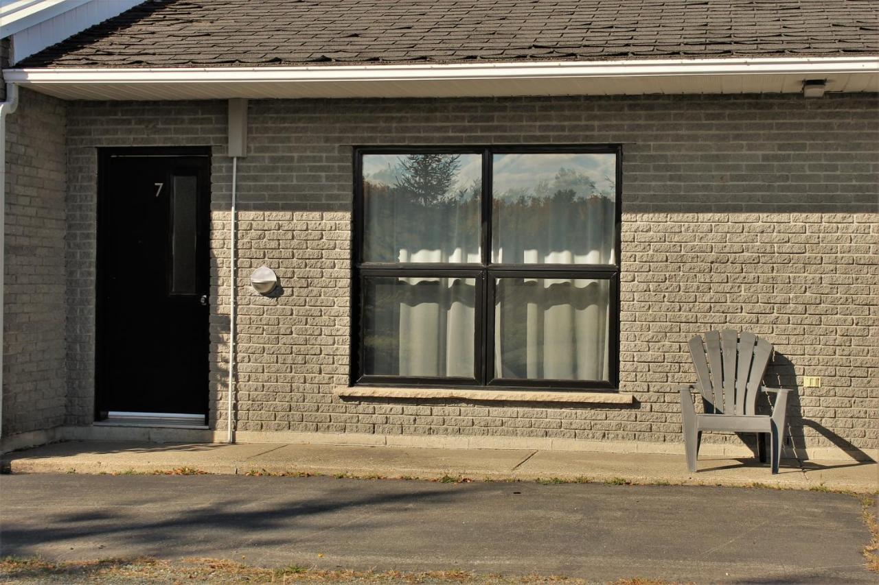 Motel Du Canton Valcourt 外观 照片